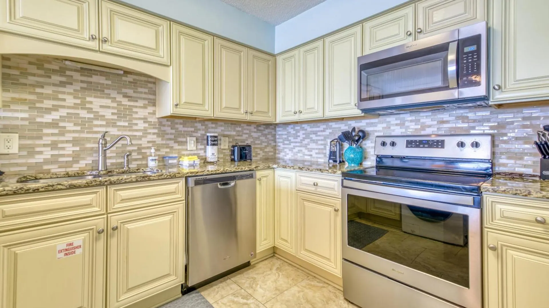 Apartment Beach House Condominiums C602 - Beachfront With Pool, Wifi, & Beach Service Destin