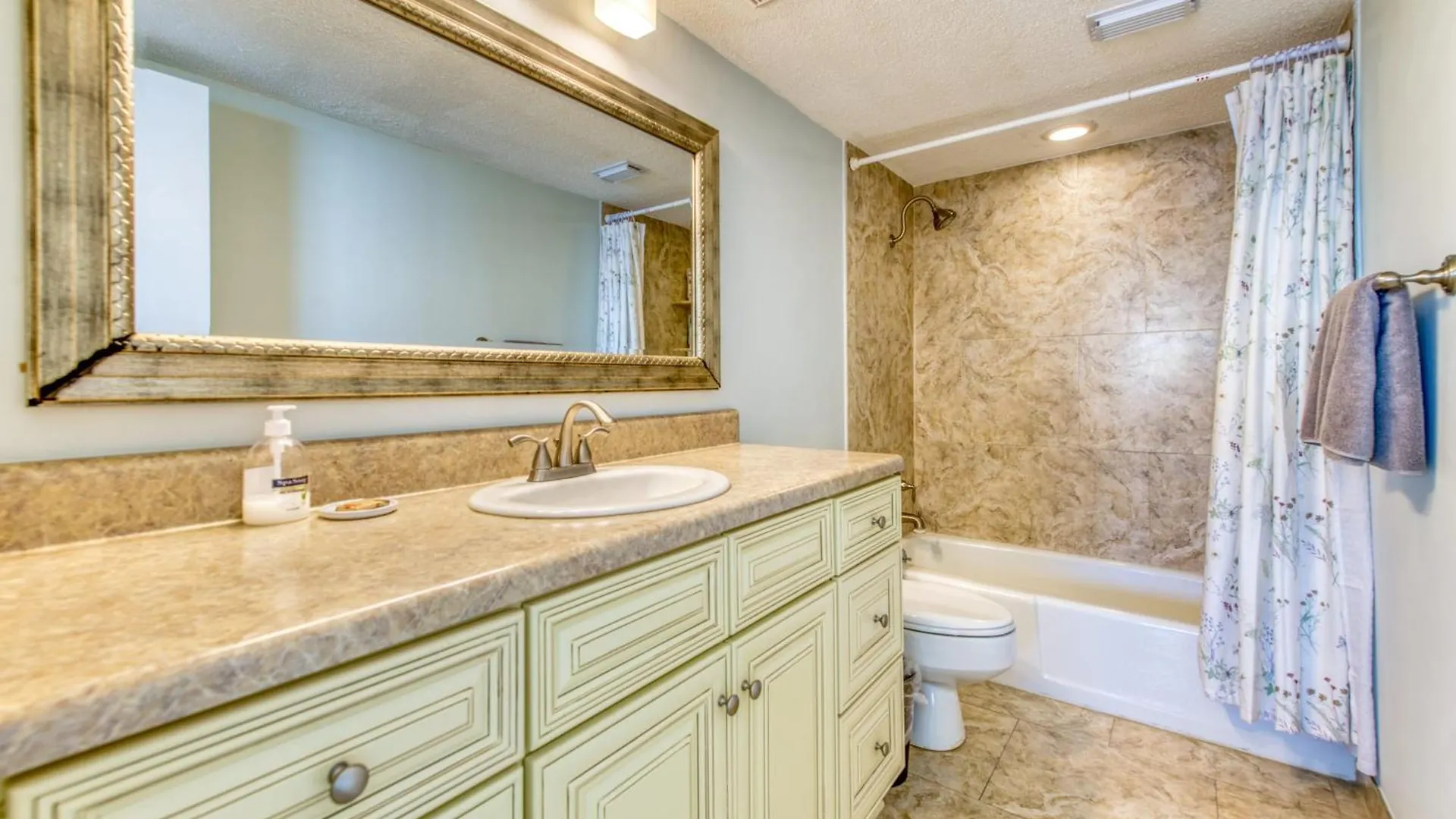 Beach House Condominiums C602 - Beachfront With Pool, Wifi, & Beach Service Destin United States